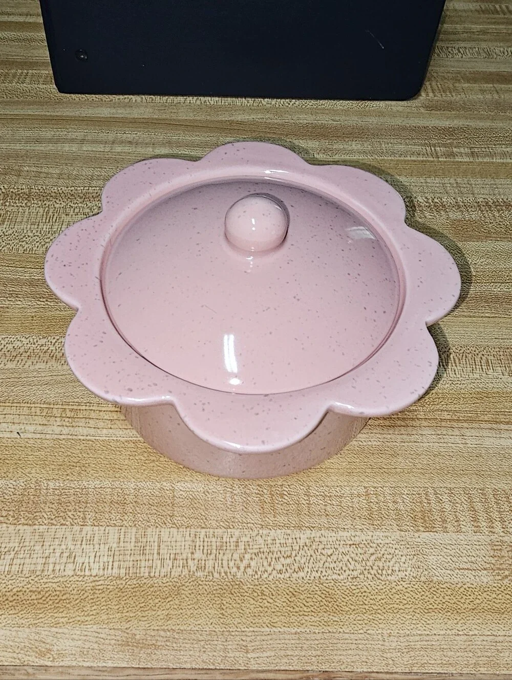Pink Ceramic Flower-Edge Covered Casserole Dish
